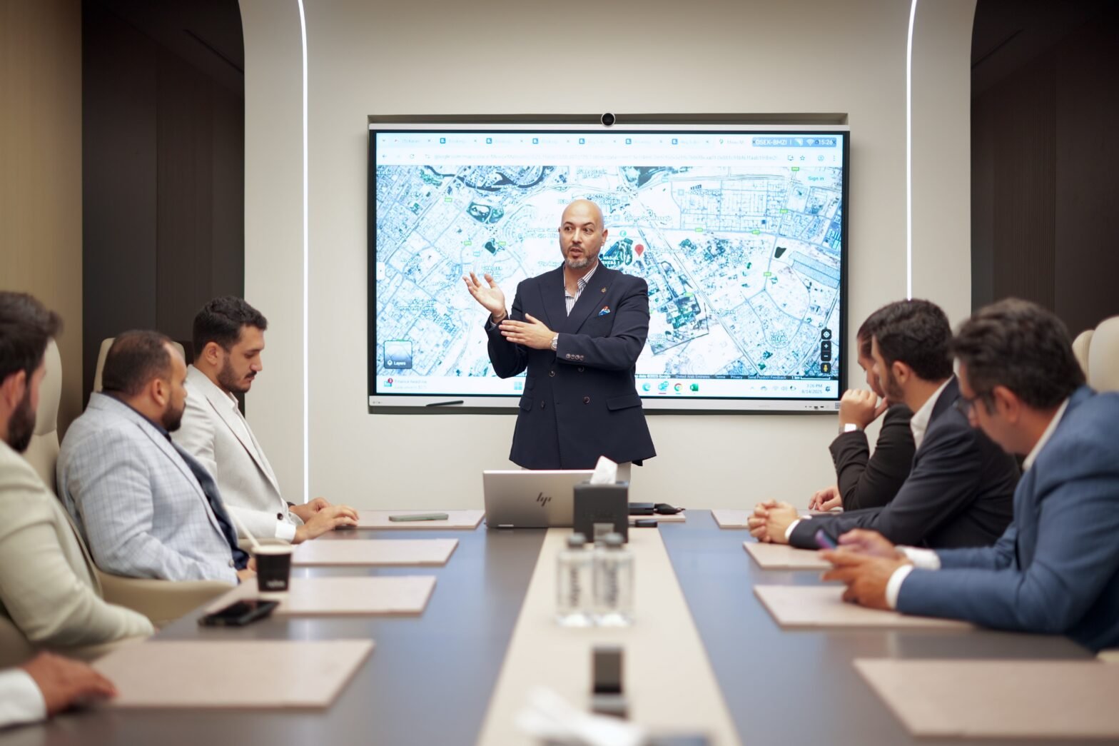 Hiring in UAE with job interviews and corporate offices in Dubai and Abu Dhabi.