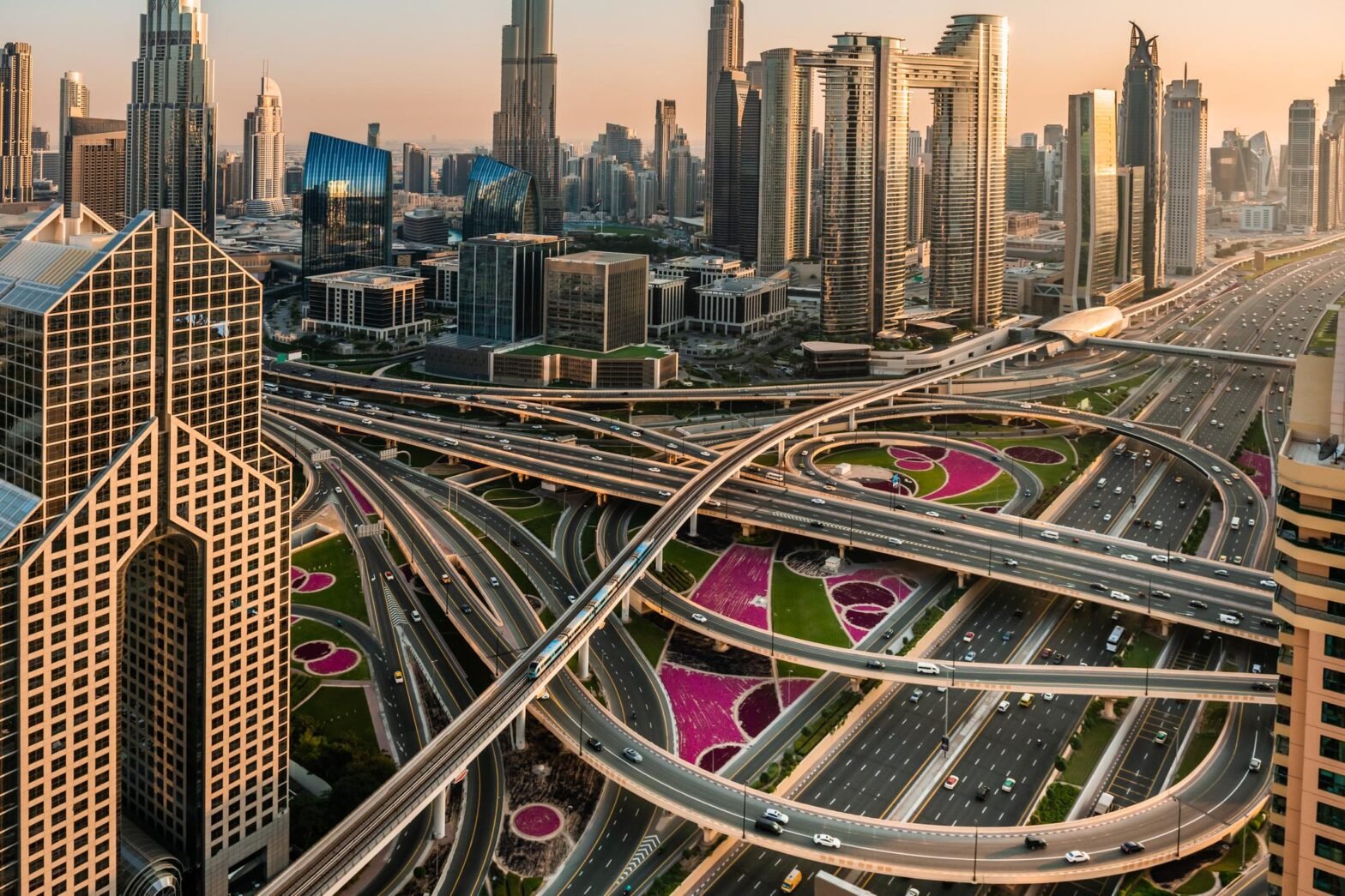 Dubai attracts global wealth during economic and political crises